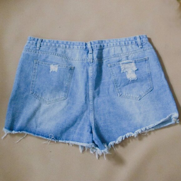 Womens Shein 3XL Distressed Denim Jean Shorts With Frayed Hem & Pockets - Picture 2 of 6